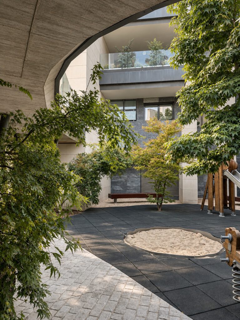 Paisajismo residencial en Luis Martinez Feduchi
